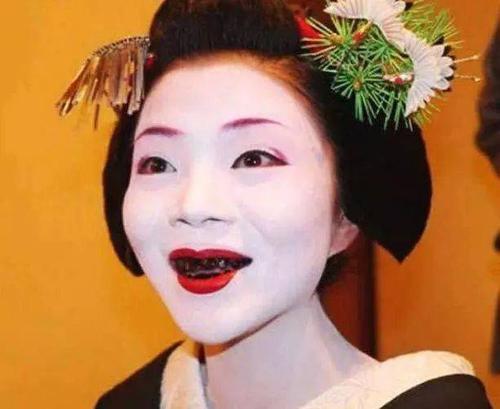 日本女人结婚要剃光眉毛染黑牙齿？答案鲜为人知...