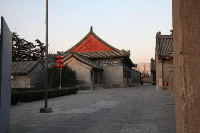 北京人说的“礼王府的房，豫王府的墙”，这到底是什么意思呢？